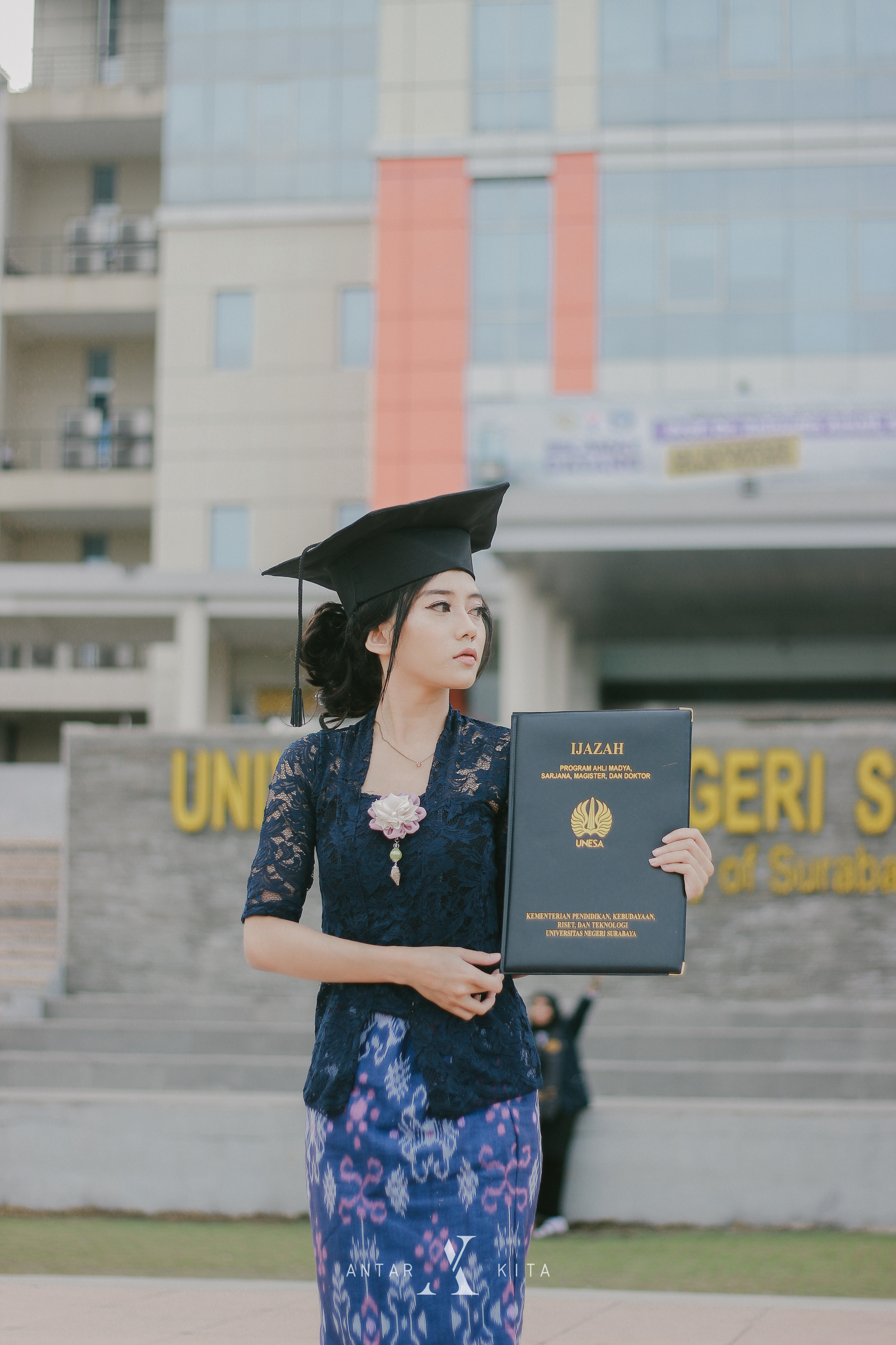 Foto dari AntarKita Photography yang berjudul 'Happy Graduation !'